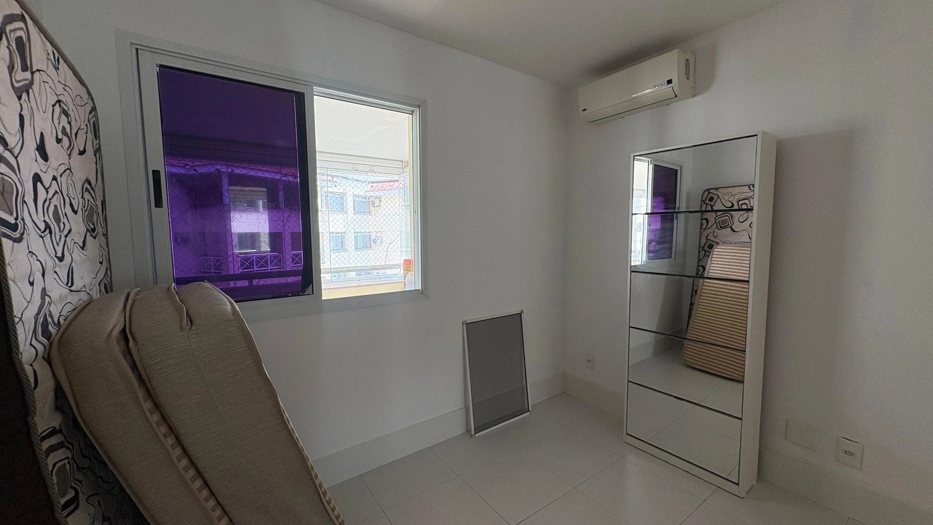 3-bedroom apartment with a glass-enclosed balcony — photo 10