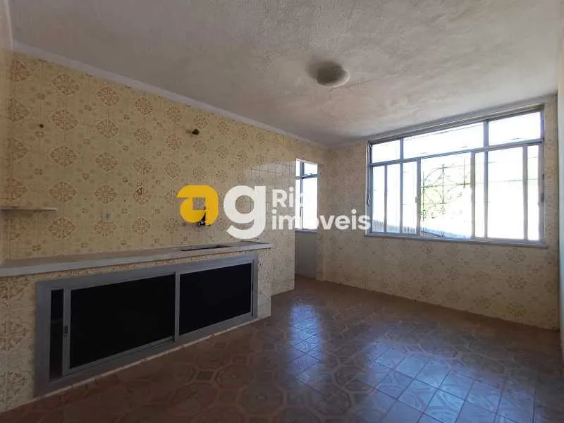 Condominium townhouse with 2 bedrooms and tiled flooring — photo 2