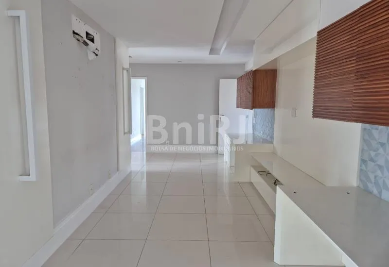 Apartment with 4 bedrooms and a glass balcony — photo 9