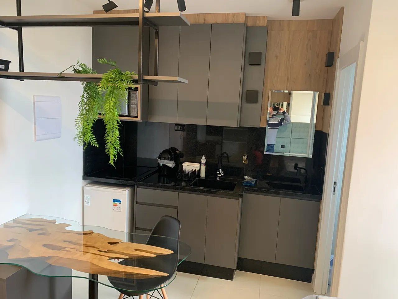 One-bedroom apartment in a building with a gym — photo 2