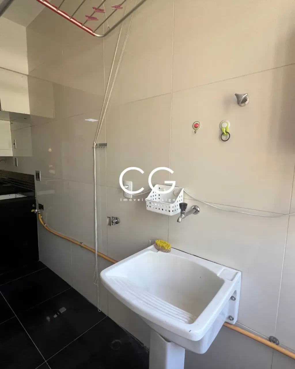 Unfurnished 3-bedroom apartment with balcony — photo 8