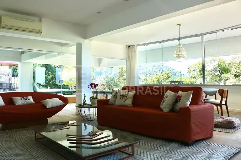 5-bedroom house with a private pool in Rio de Janeiro — photo 32