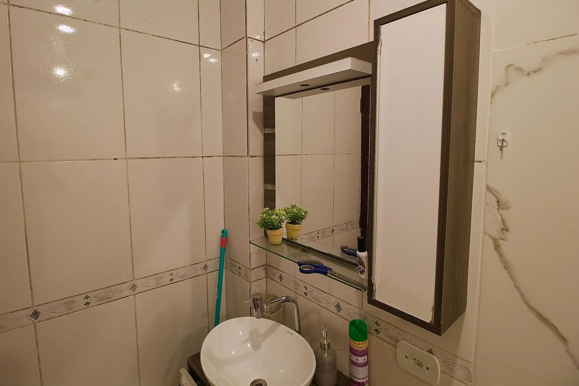 84 m² apartment with a home office and a bathtub — photo 21
