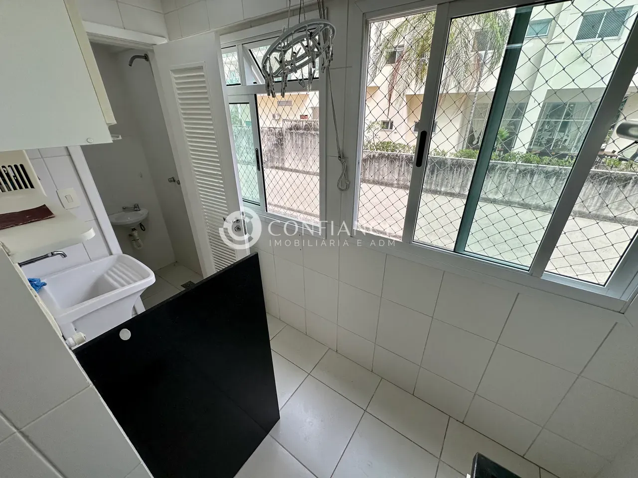 2-bedroom apartment with 2 bathrooms and a balcony — photo 22