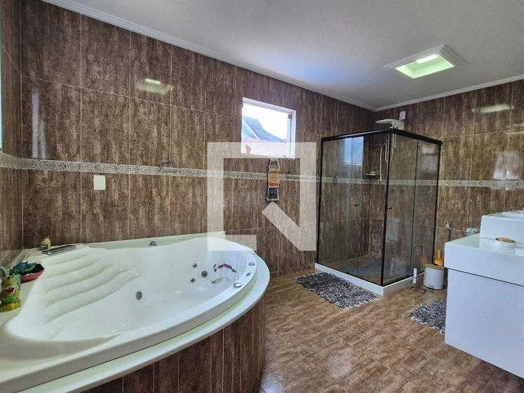 Furnished house, 400 m², with a glass-enclosed balcony — photo 25