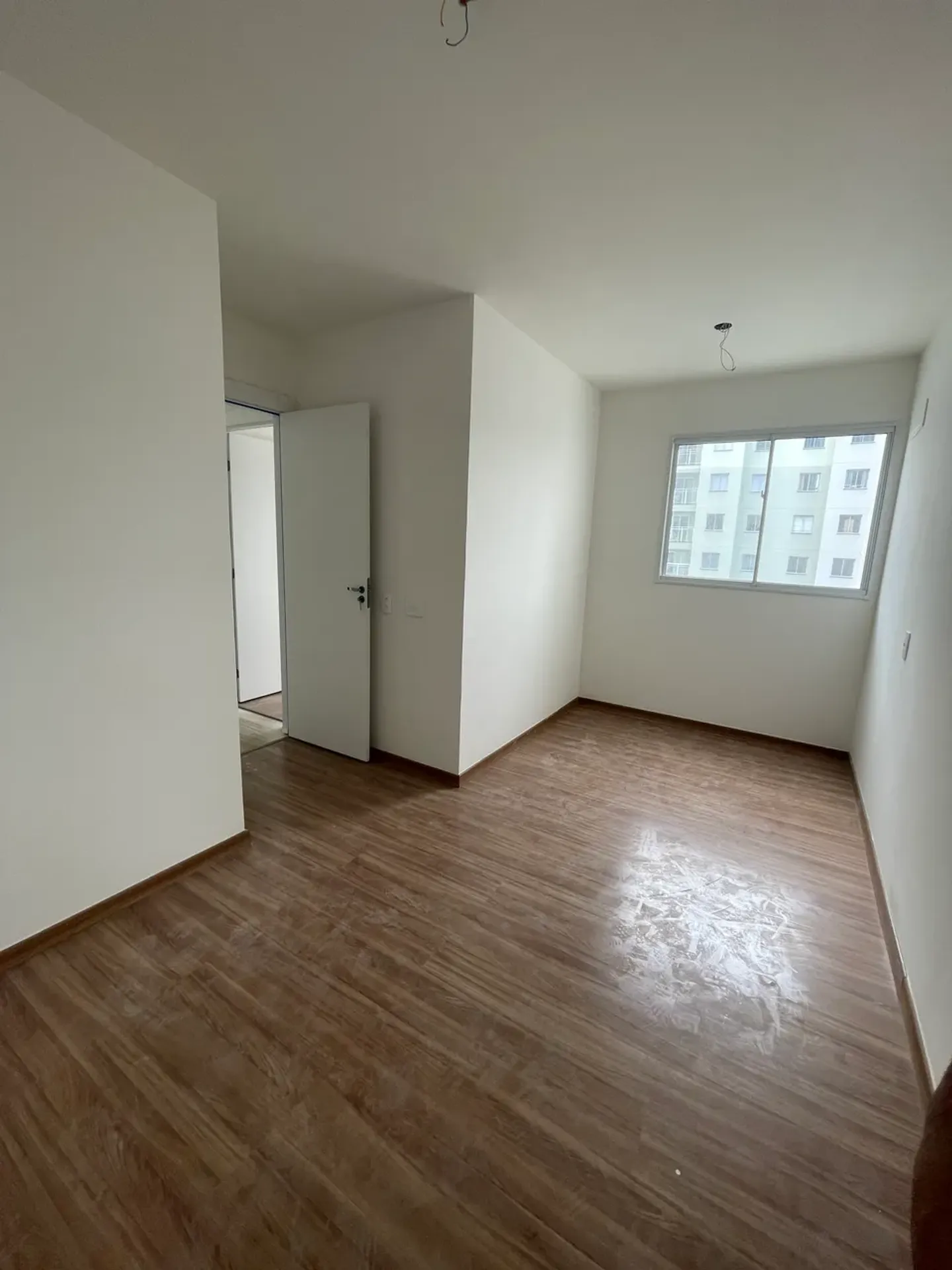 Apartamento de 2 quartos com piso de madeira ou laminado — photo 10