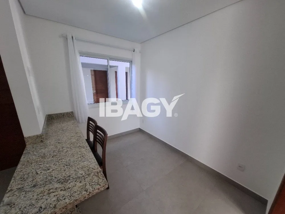 1-bedroom apartment with gas stove and range hood — photo 5