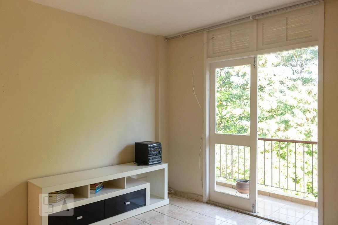 2-bedroom apartment with balcony and 1 parking spot