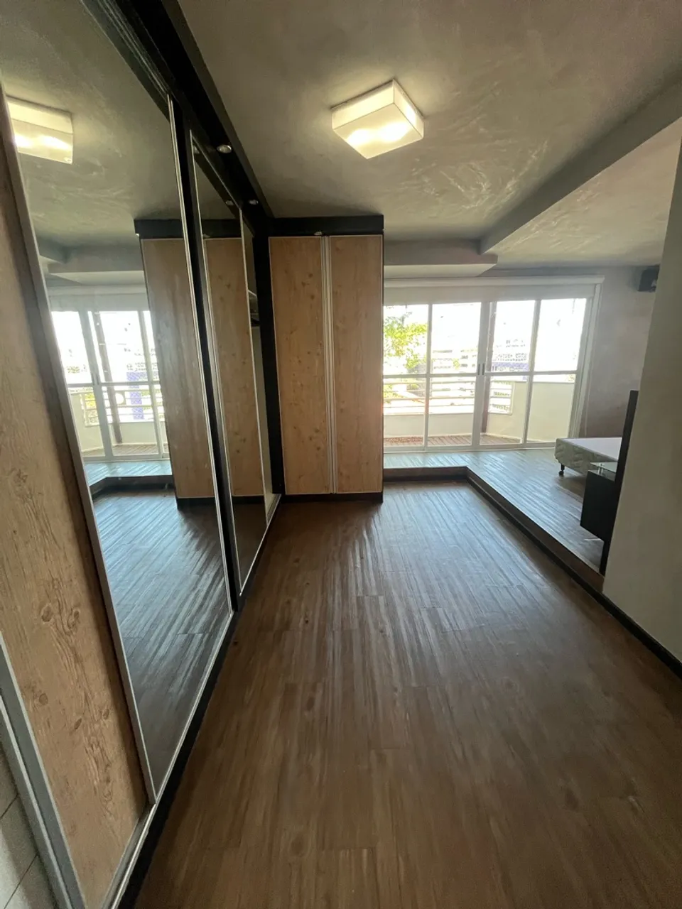 3-bedroom apartment in a building with a gym — photo 9
