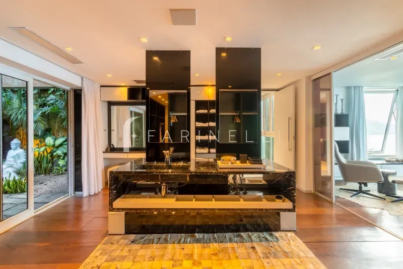 Furnished house with 5 bedrooms and open-plan kitchen — photo 21