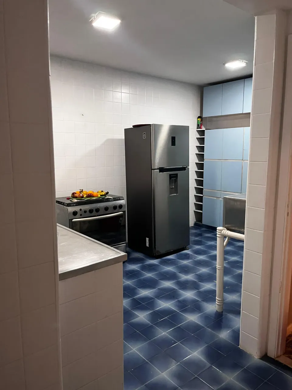 Furnished apartment with 3 bedrooms and 1 bathroom — photo 4
