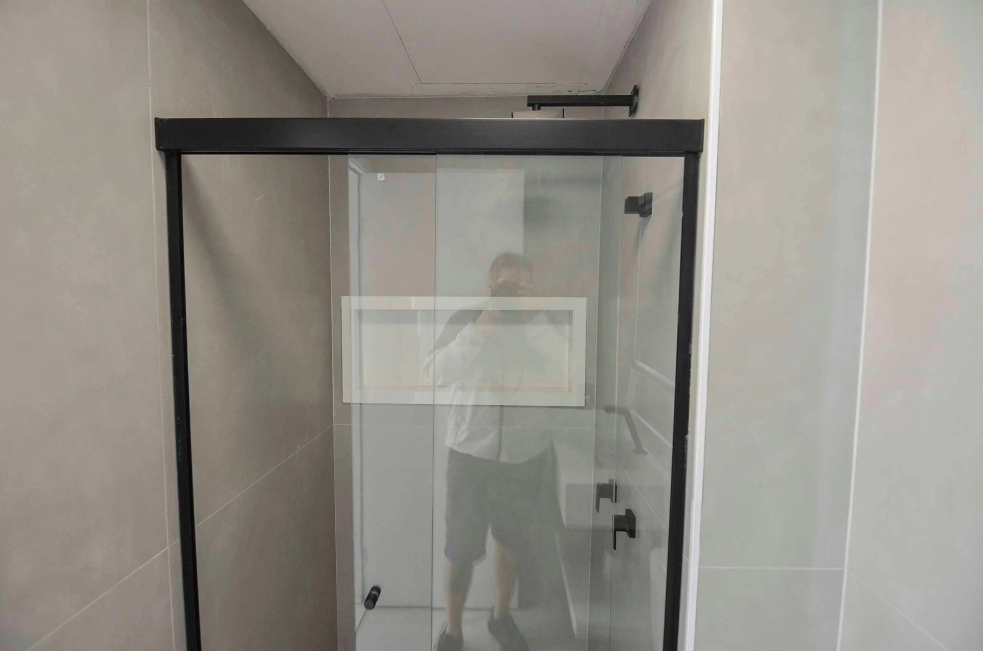 Apartamento de 2 quartos com varanda fechada de vidro — photo 24