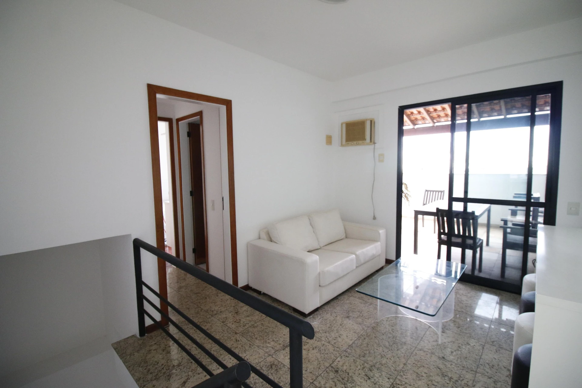 Balcony with a grill in a 4-bedroom apartment, 172 m² — photo 58