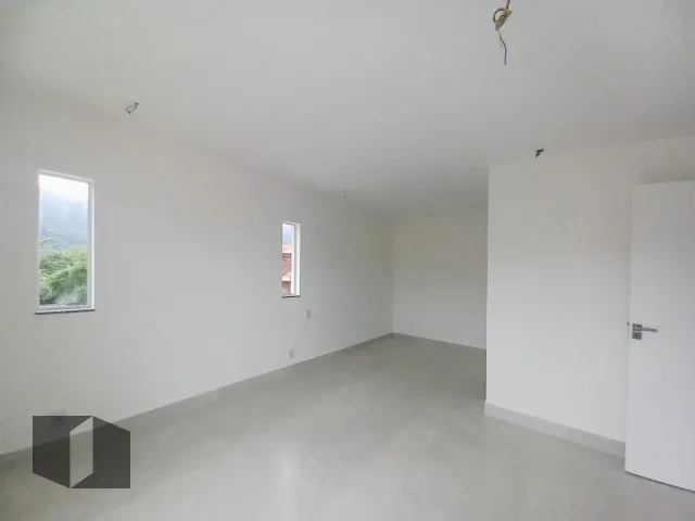 House with 4 bedrooms and 5 bathrooms, 2 parking spaces — photo 13