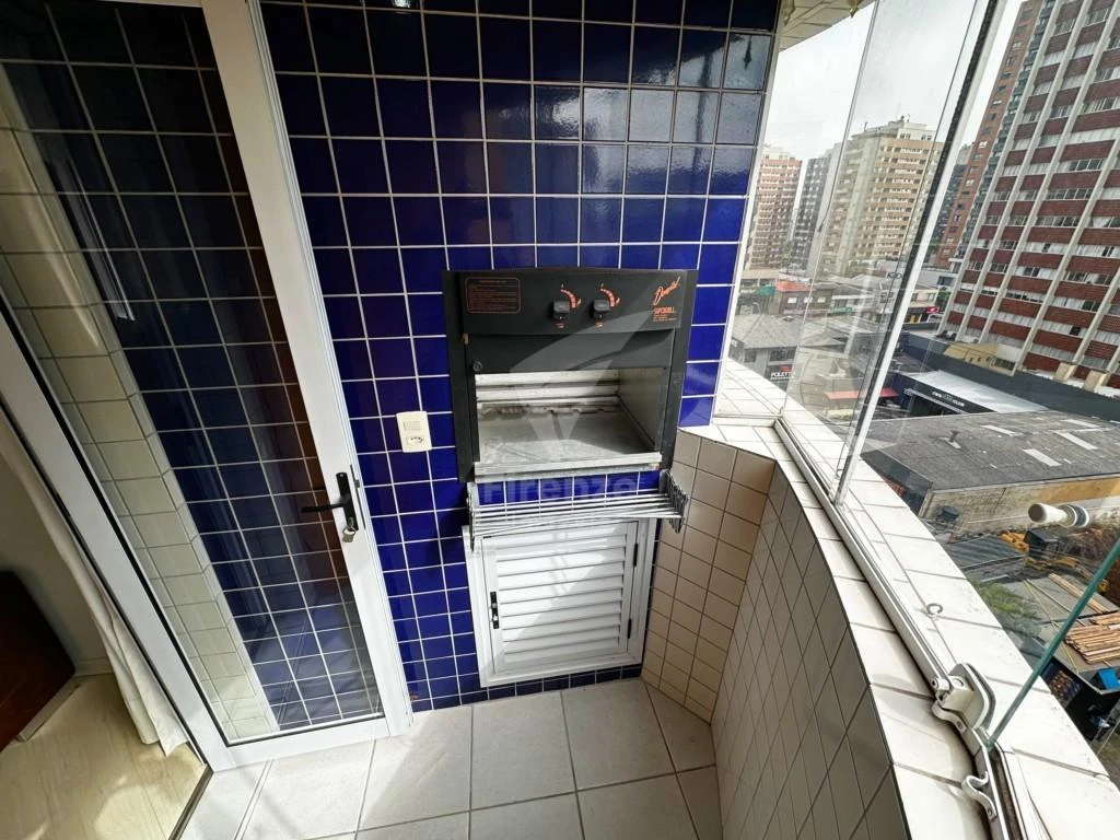 Glass-enclosed balcony in a 3-bedroom apartment, 113 m² — photo 5