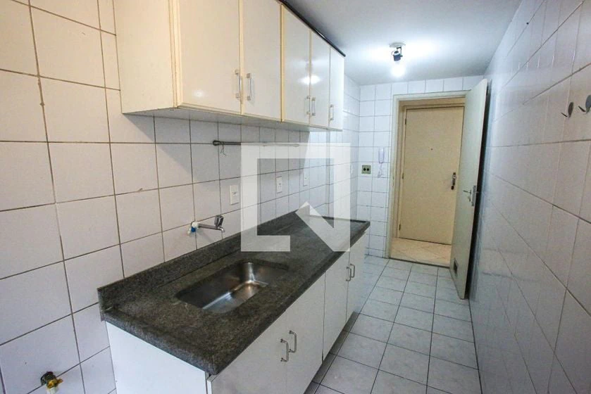2-bedroom apartment in a building with a gym — photo 18