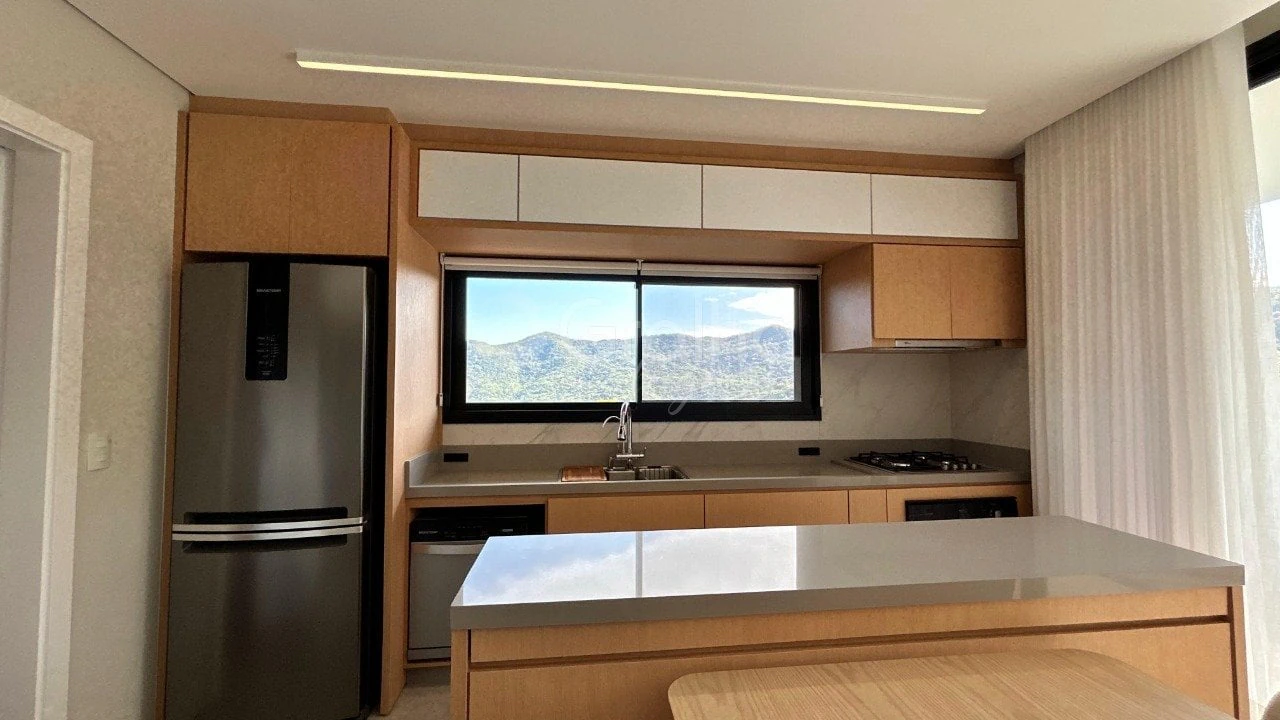 Furnished house, 158 m², with floor-to-ceiling windows — photo 14