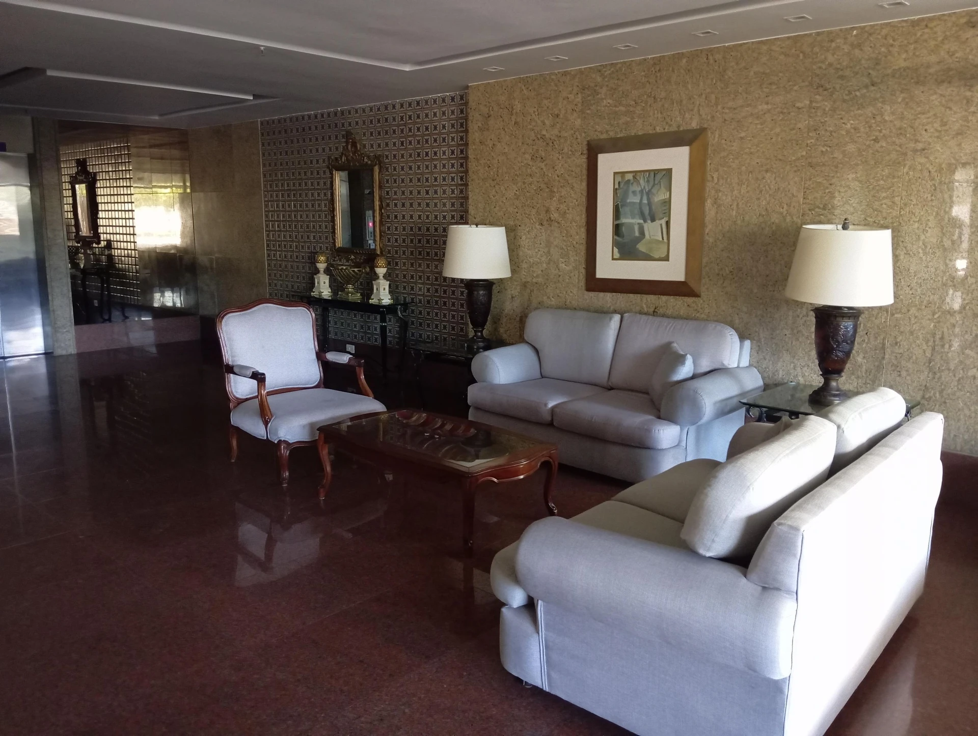 Furnished 3-bedroom apartment with enclosed balcony — photo 51
