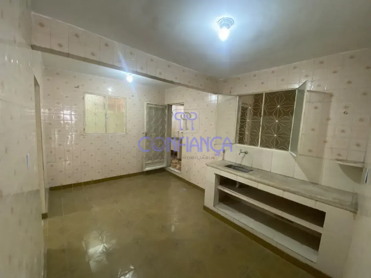 House with 3 bedrooms and a gas stove kitchen — photo 12