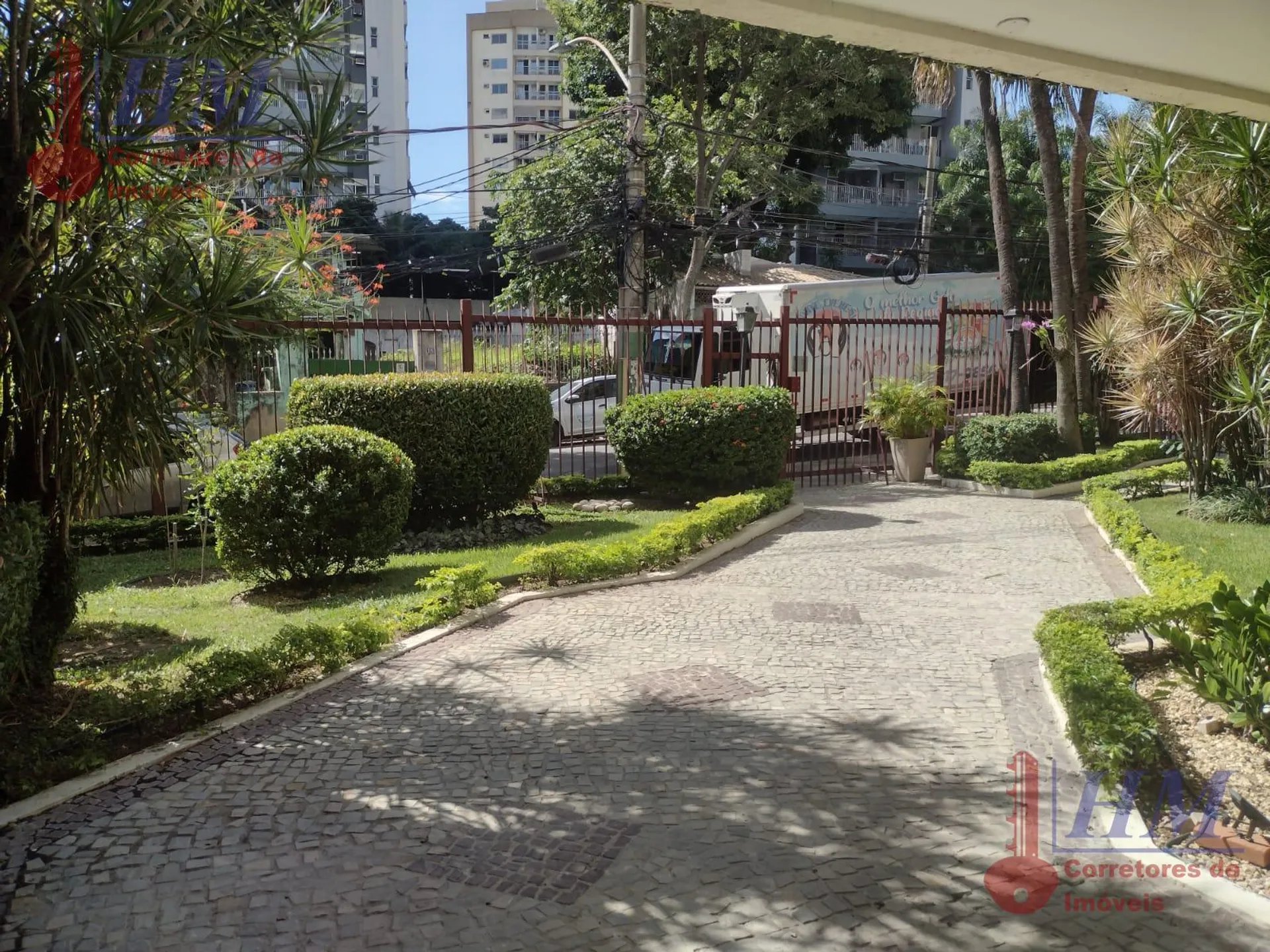 Furnished apartment, 67 m², with a glass-enclosed balcony — photo 43