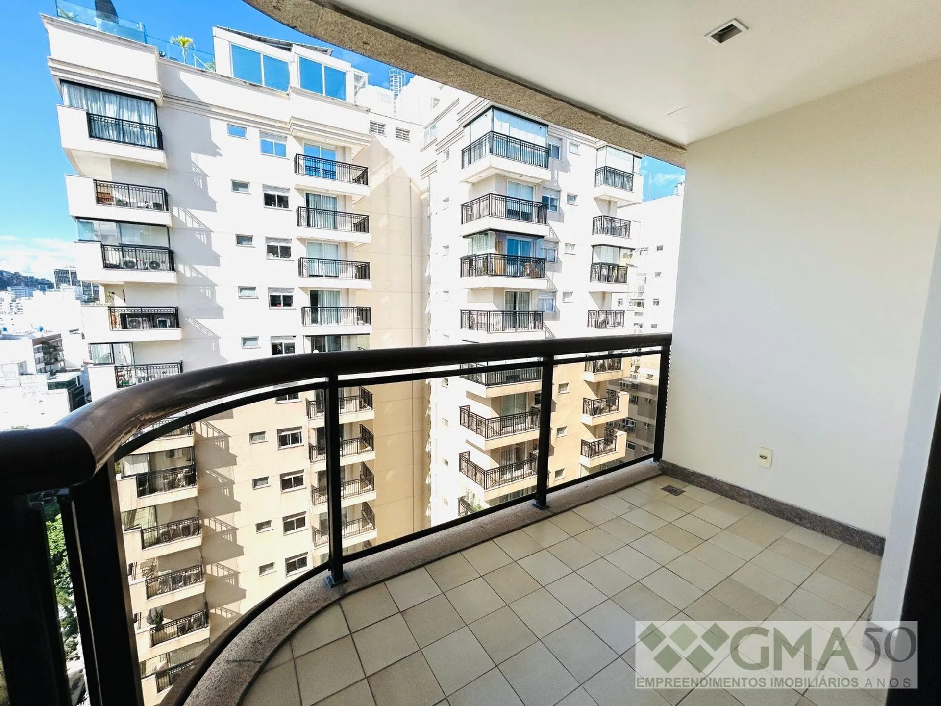 Furnished 87 m² apartment with open-plan kitchen and suite — photo 27