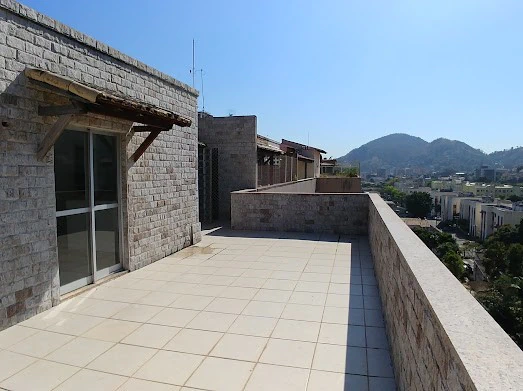 Unfurnished 114 m² apartment with 3 bedrooms and balcony — photo 4