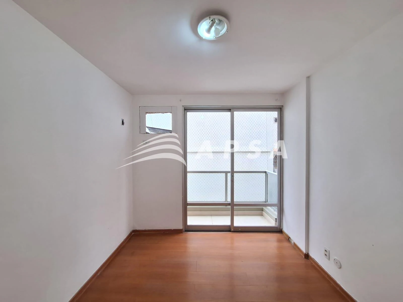 Деревянный пол или ламинат и 2 спальни: квартира 80 м² — photo 3