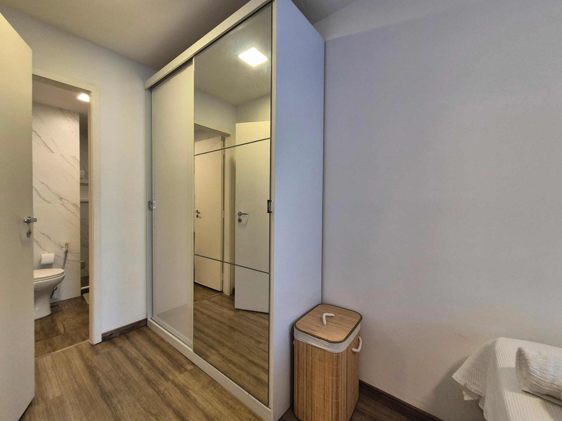 Furnished apartment with 2 en-suite bedrooms and 1 parking — photo 26