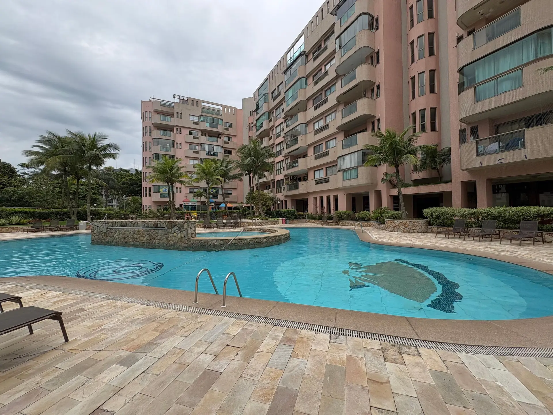 Furnished apartment, 100 m², with a grill on the balcony — photo 43