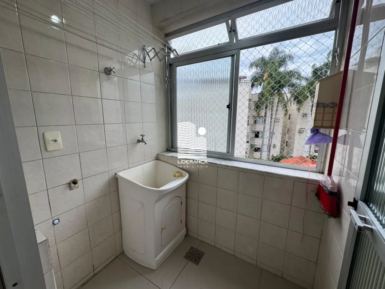 55 m² apartment with a home office and a washing machine — photo 14