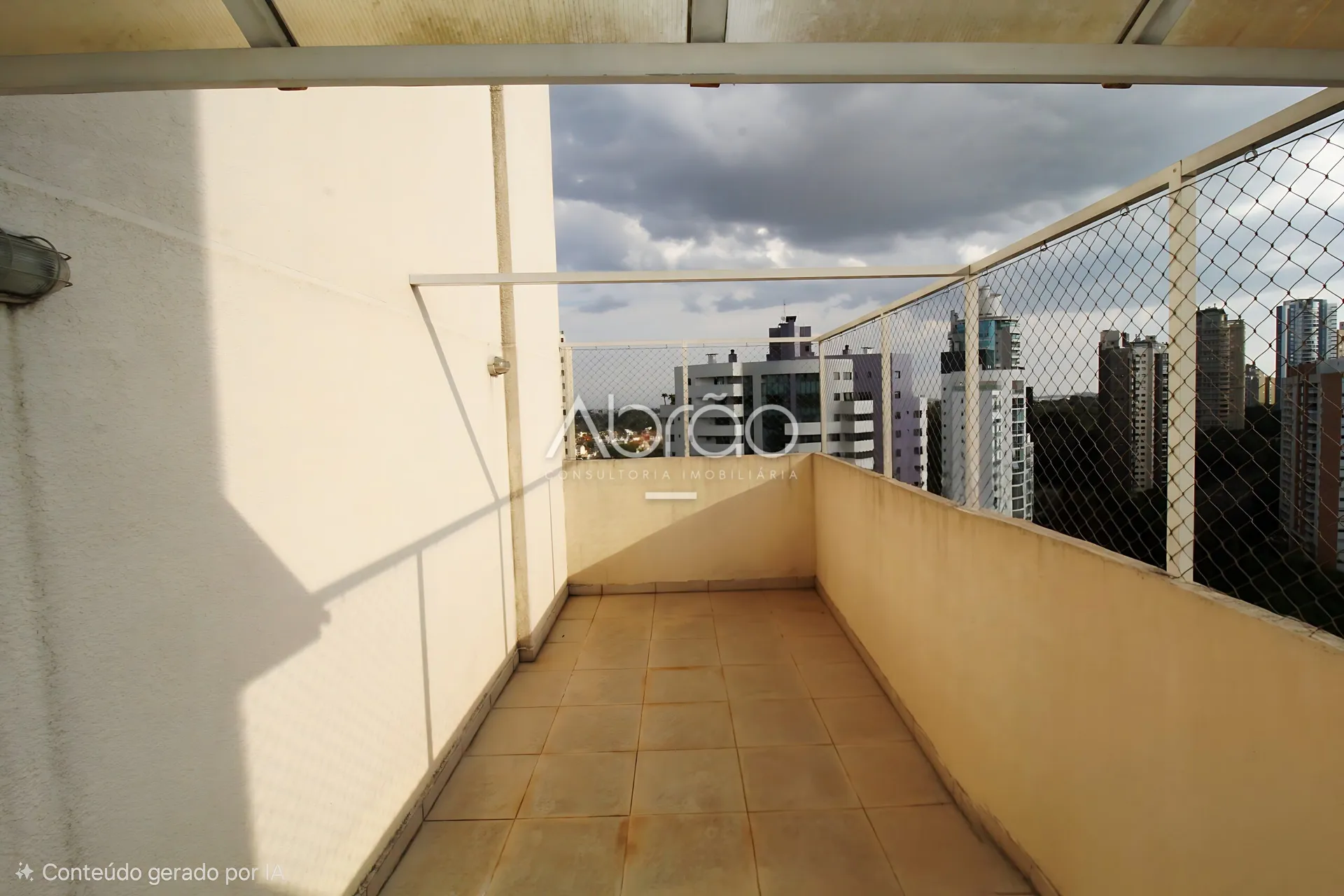 Furnished duplex apartment with 4 suites and 5 baths — photo 34