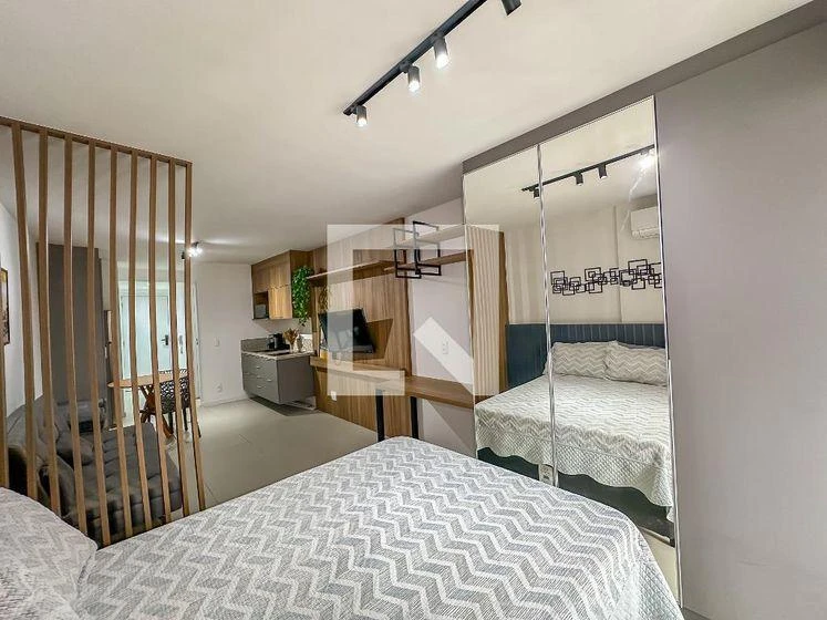 One-bedroom apartment in a building with a gym — photo 18