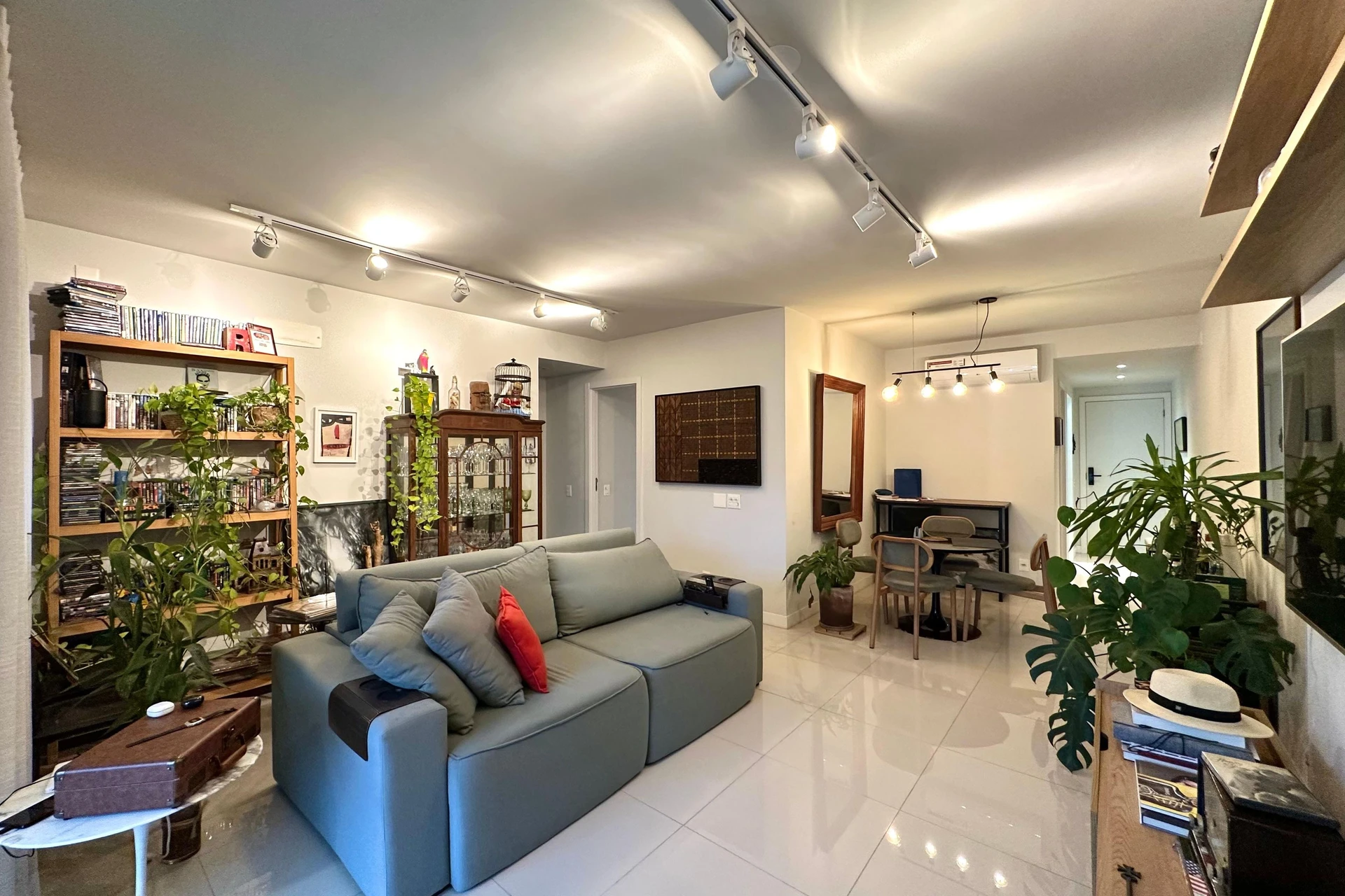 2-bedroom apartment with floor-to-ceiling windows — photo 25