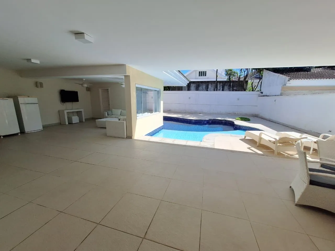 Furnished house with 4 bedrooms and 5 bathrooms — photo 17