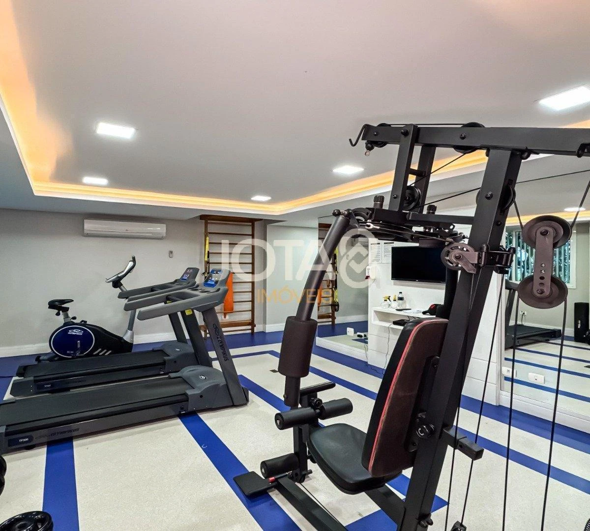 2-bedroom apartment in a building with a gym — photo 36