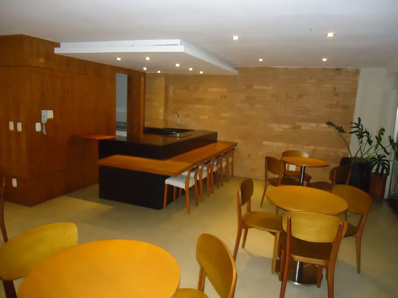 90 m² apartment with 2 bedrooms and a balcony — photo 2