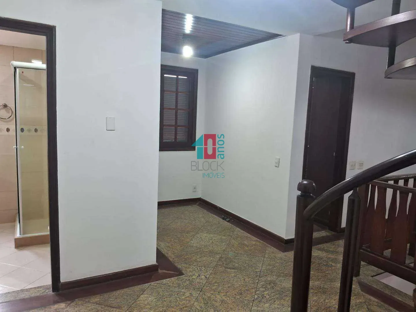 House with 3 bedrooms including 1 suite and 4 baths — photo 36