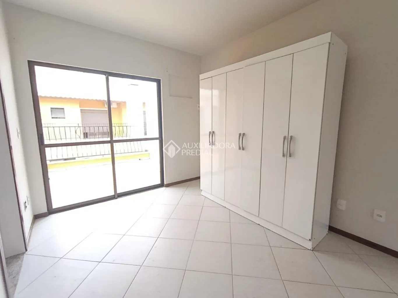 Penthouse-style apartment with 3 bedrooms and 3 baths — photo 19