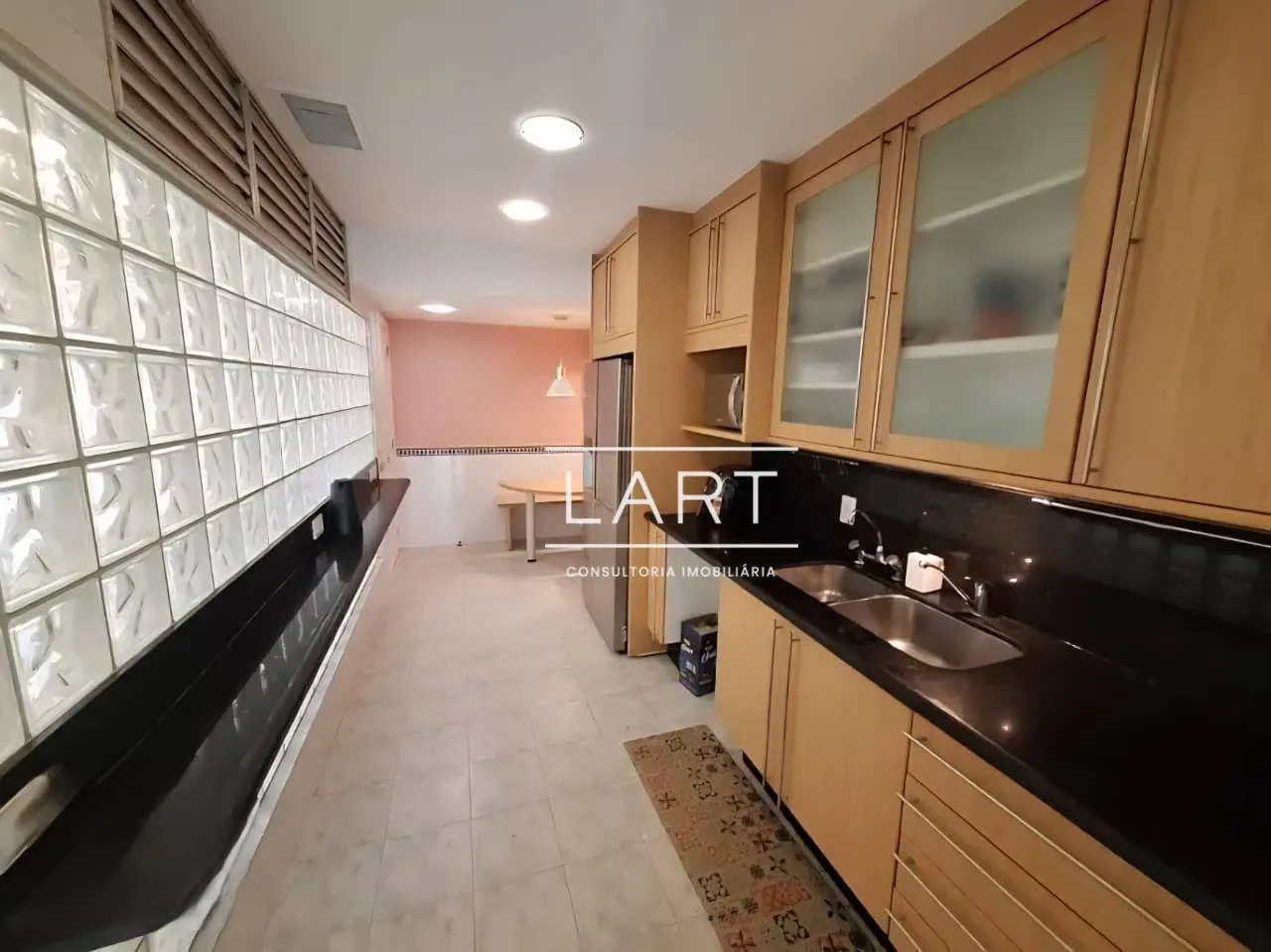 Furnished apartment with 2 bedrooms and 203 m² — photo 9