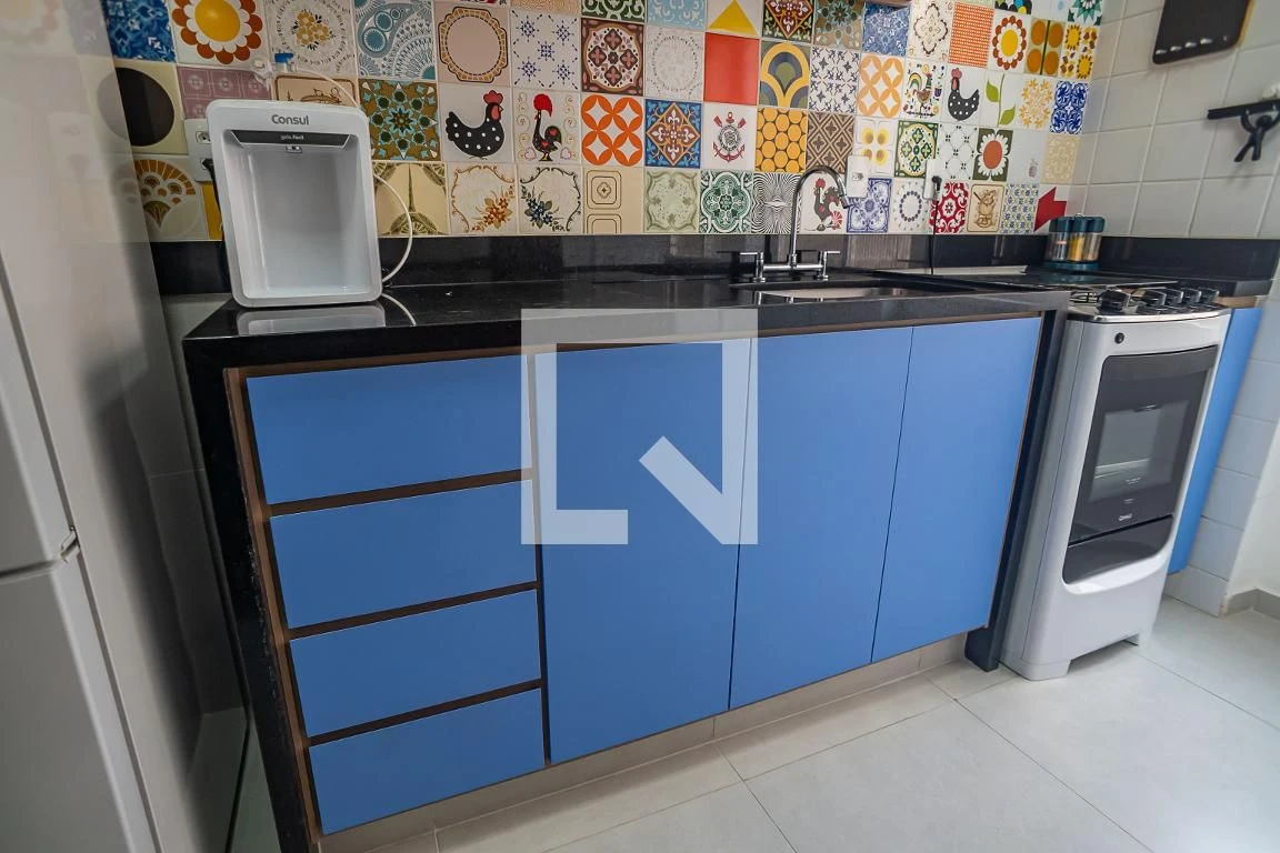 Furnished 2-bedroom apartment with en-suite bathrooms and open kitchen — photo 28