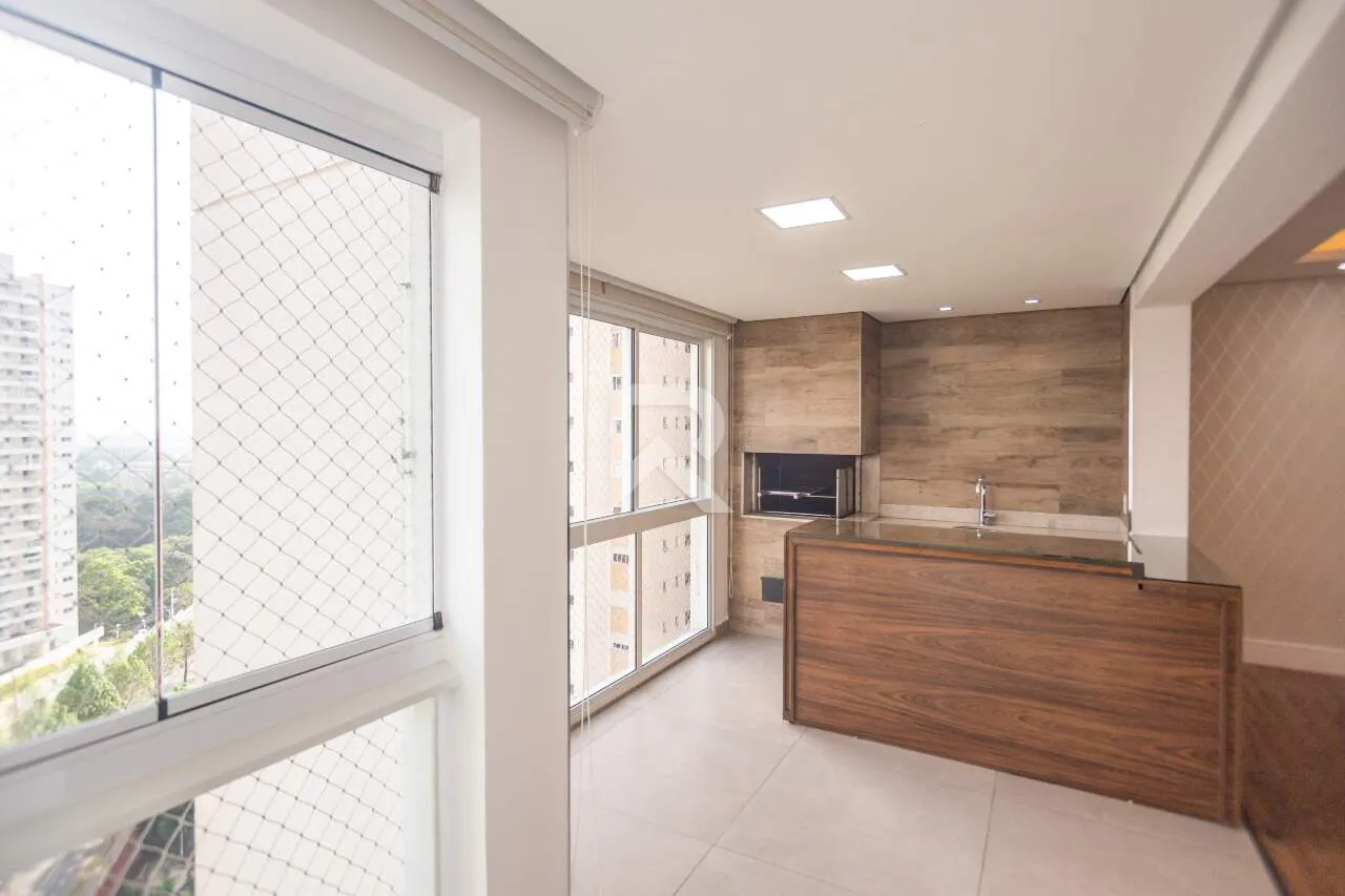 Apartment with open-plan kitchen and 4 bedrooms — photo 8