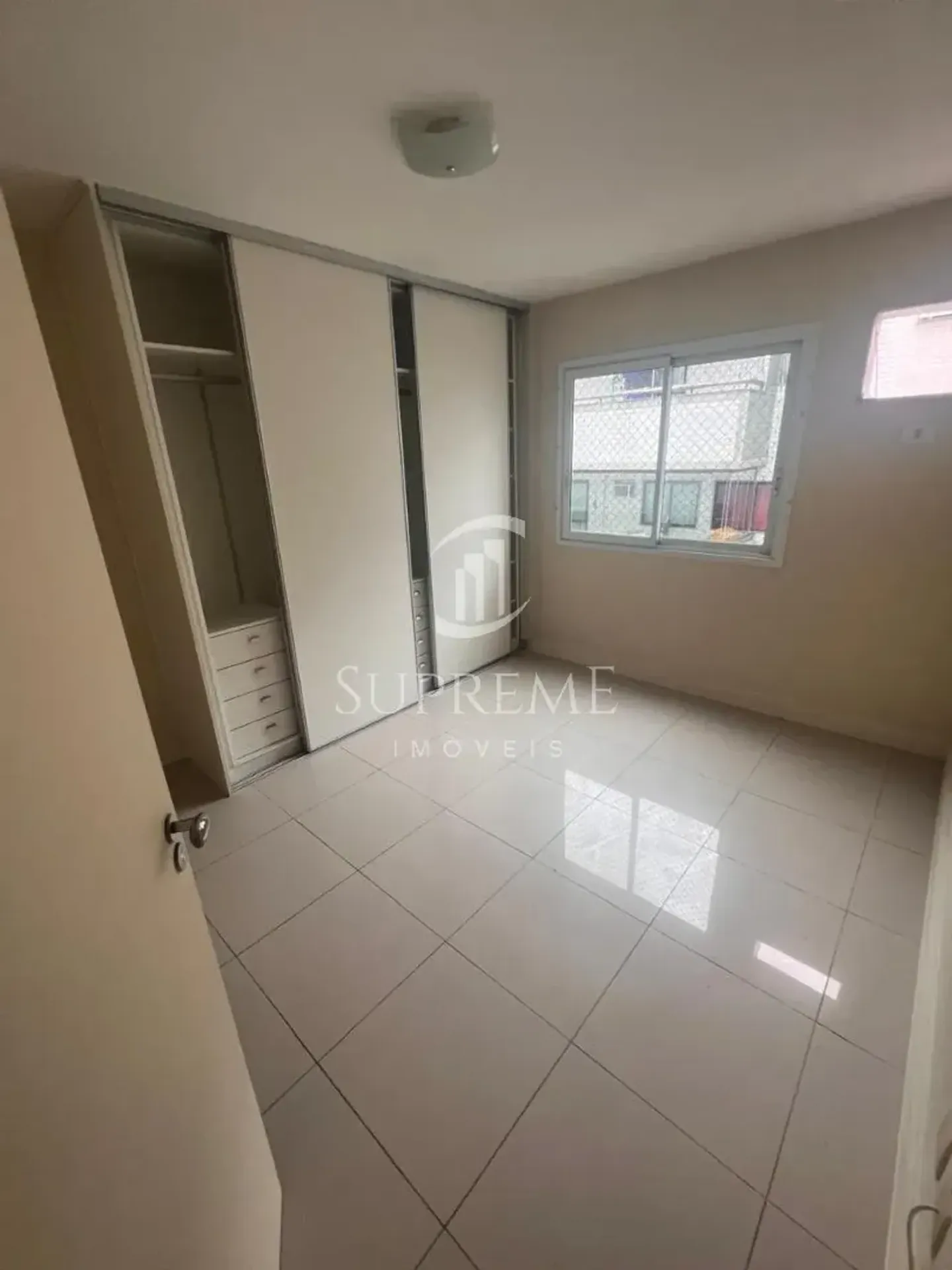 Jacuzzi in a 3-bedroom apartment, 119 m² — photo 17