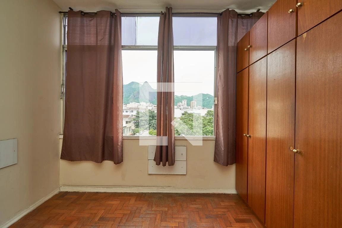2-bedroom apartment with a bathtub — photo 3