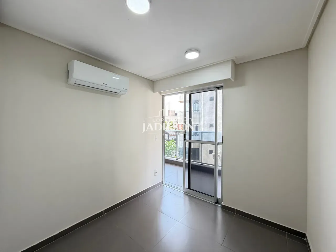 2-bedroom apartment in a building with a gym — photo 3