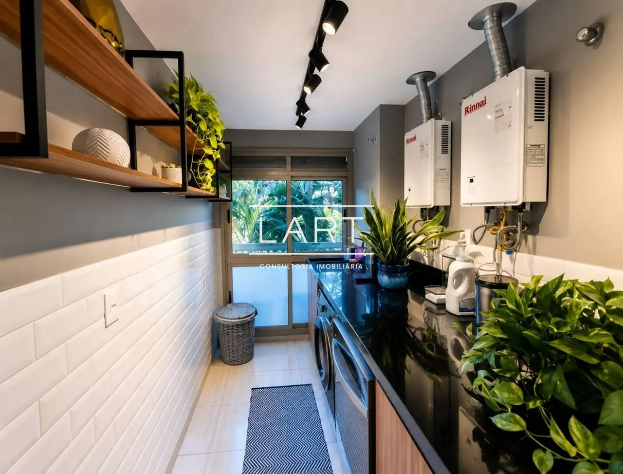 Apartment with 4 en-suite bedrooms and 260 m², glass balcony — photo 15