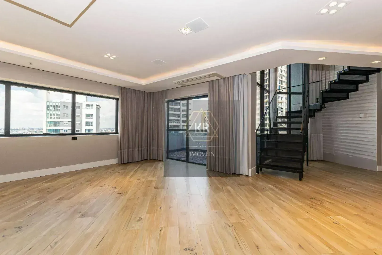 Furnished 272 m² apartment with 3 en-suites and 4 parking — photo 28