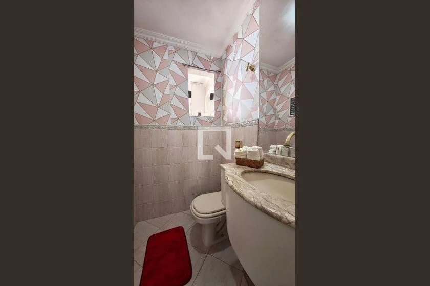 290 m² house with a bathtub and a walk-in closet — photo 32