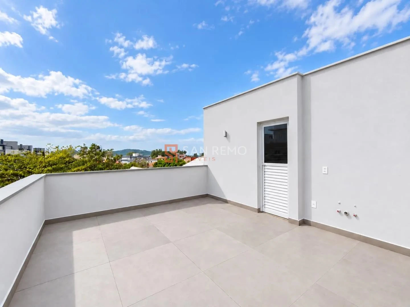 2-bedroom house with a washing machine — photo 10