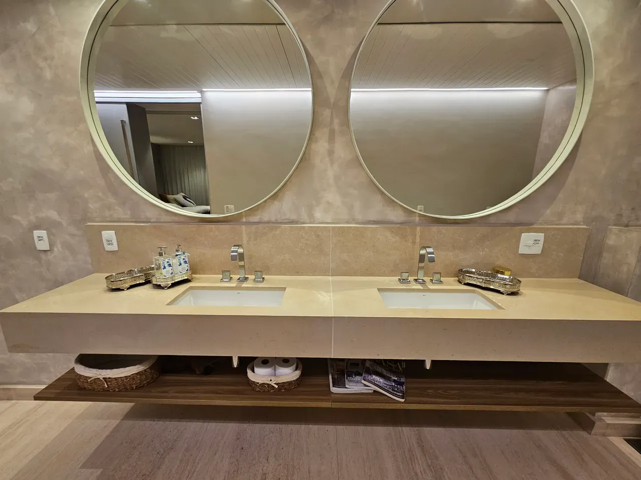 Furnished 121 m² apartment with 1 bedroom and 2 parking — photo 23
