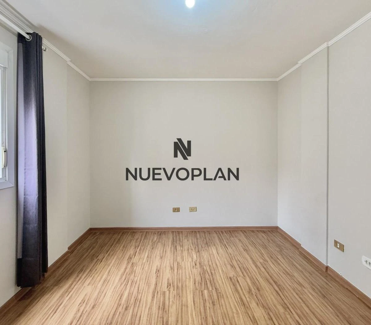 Wood or laminate floors in a 3-bedroom apartment, 78 m² — photo 31
